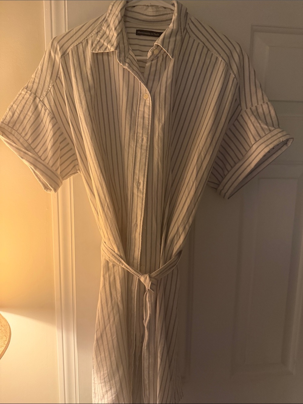 Abercrombie & Fitch Cream dress with Thin Black Stripes Button-Down new.
